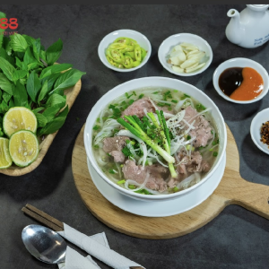 Phở bò tái 